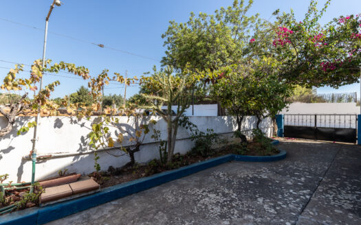 Moradia T2 em Santo Estevão com pátio exterior e terraço